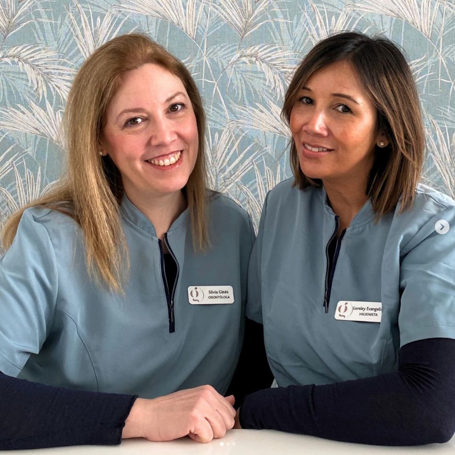 Silvia y Lorerey, doctoras de la Clínica Dental Ginés